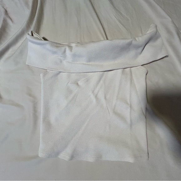 beige off shoulder top - Picture 3 of 4